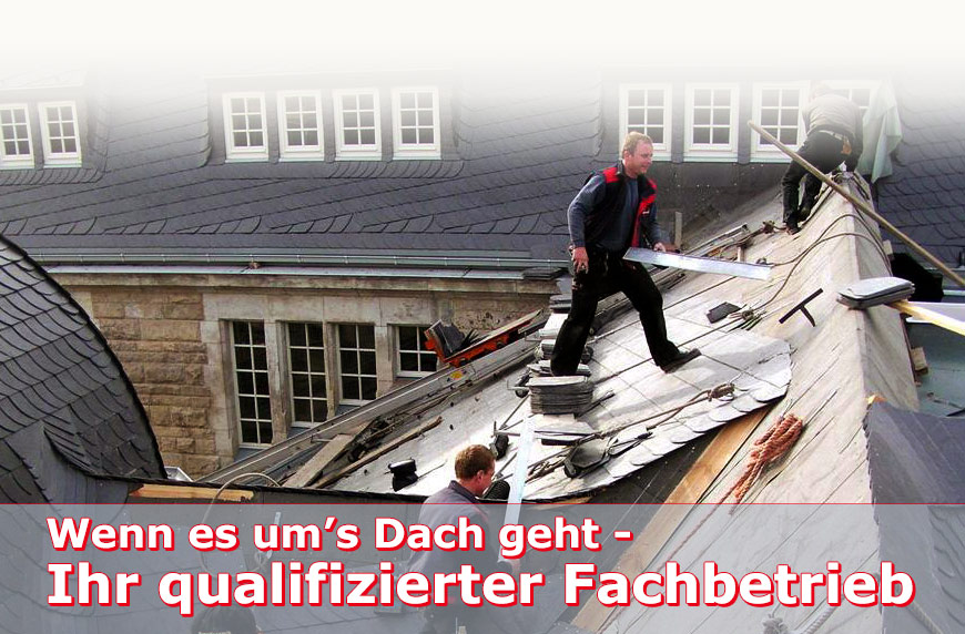 Dachdecker bei der Arbeit